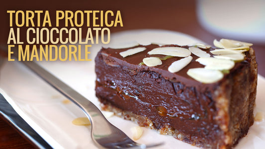 TORTA DI PROTEINE CIOCCOLATO E MANDORLE